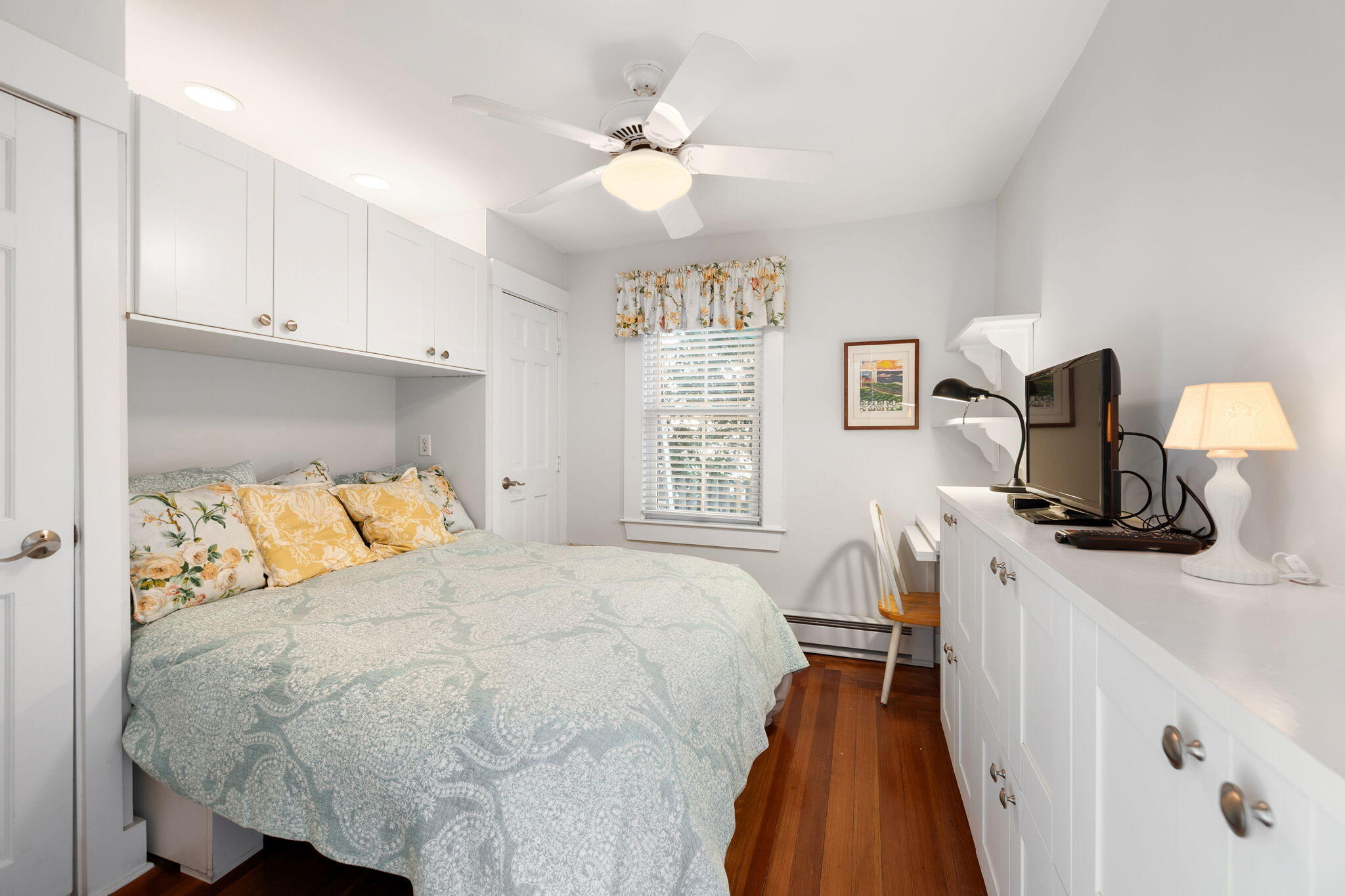 176 Commercial Street MA 02657