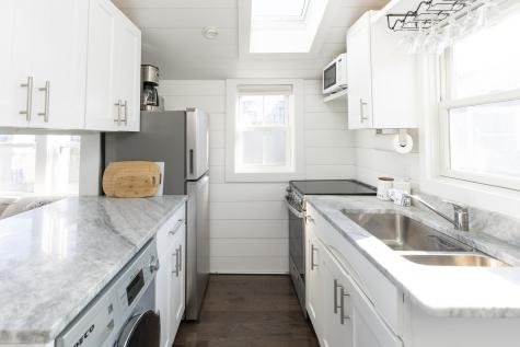 21 Dewey Avenue Provincetown MA 02657