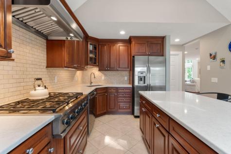 80 Gold Leaf Lane Mashpee MA 02649