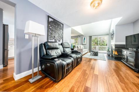 21 Rolling Green Lane Mashpee MA 02649