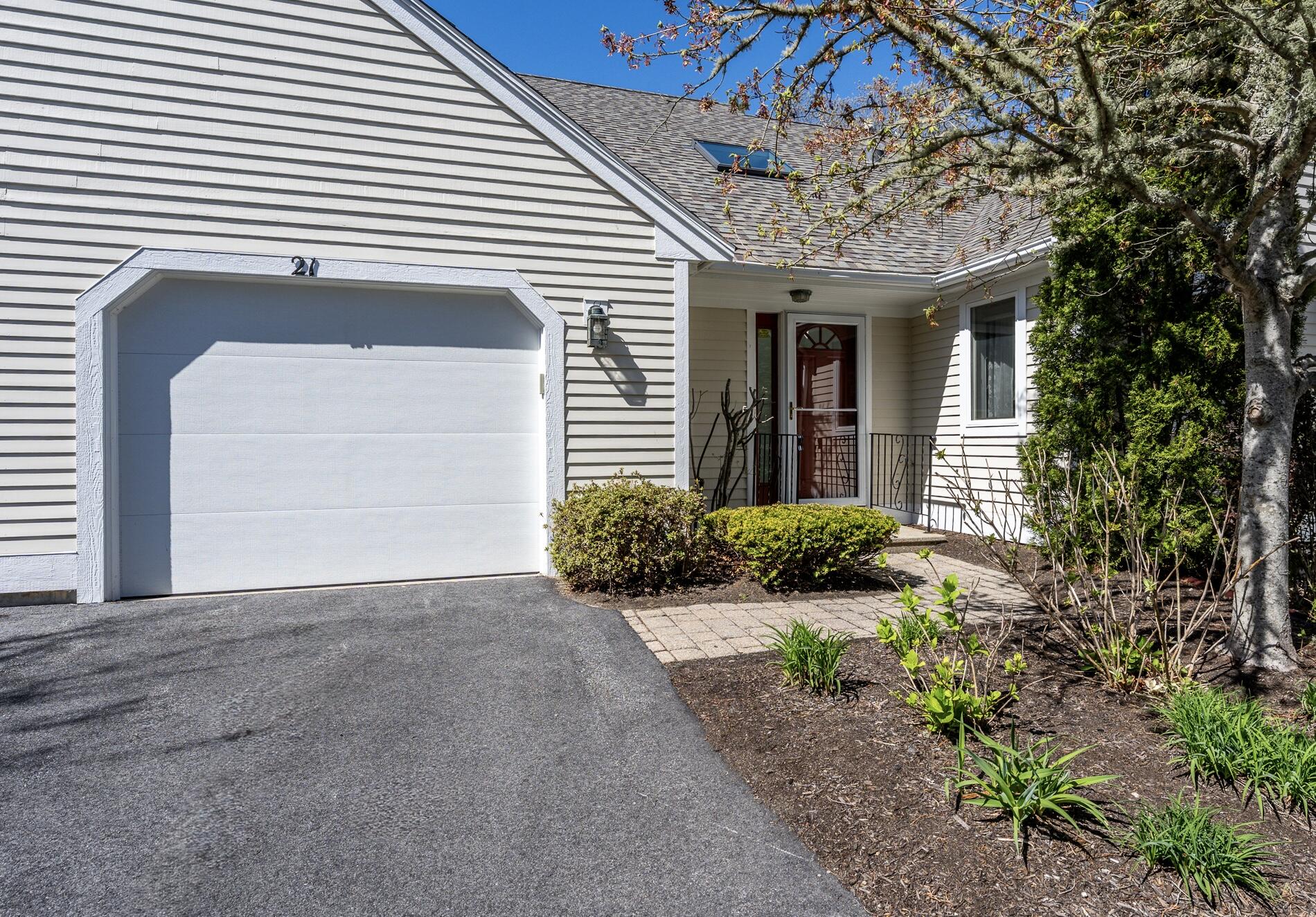 21 Rolling Green Lane Mashpee MA 02649