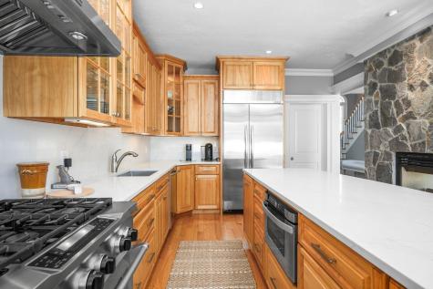 16 Quinns Way Mashpee MA 02649