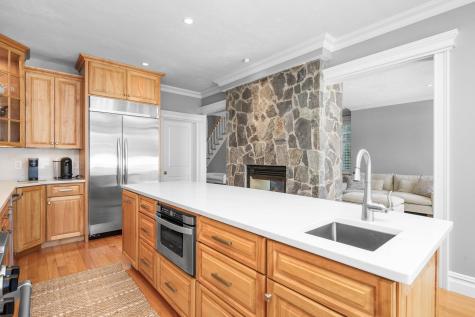 16 Quinns Way Mashpee MA 02649