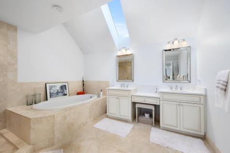 16 Quinns Way Mashpee MA 02649