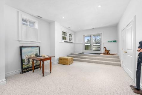 16 Quinns Way Mashpee MA 02649