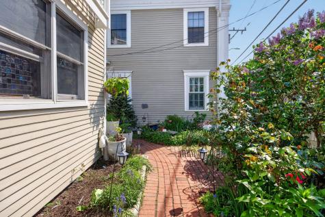 127 Bradford Street Provincetown MA 02657