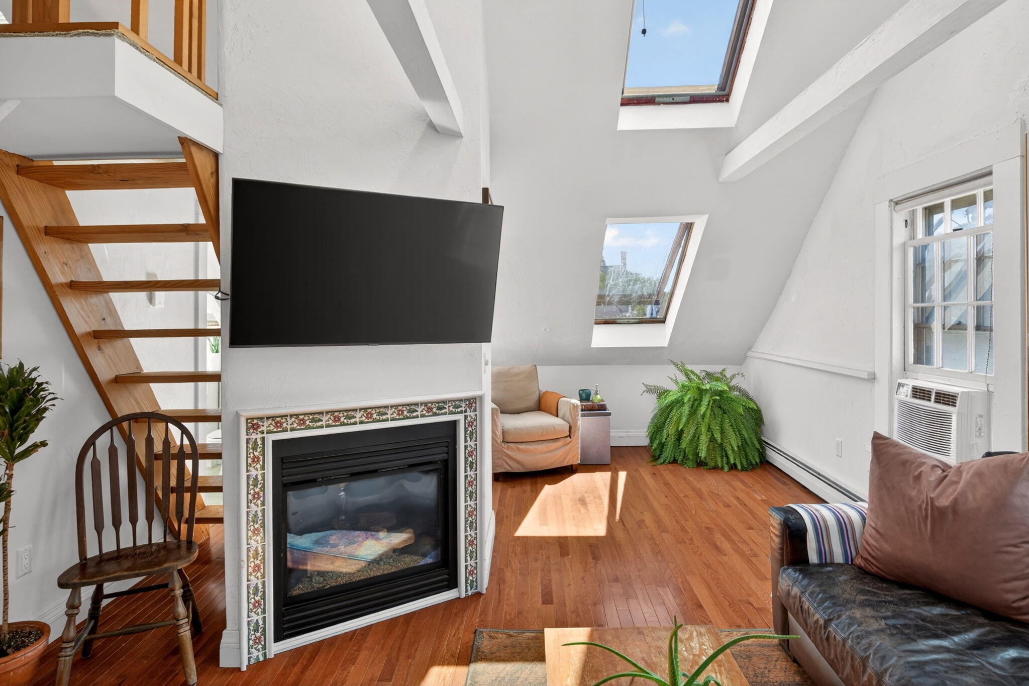 127 Bradford Street Provincetown MA 02657