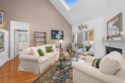 22 Stratford Ridge Mashpee MA 02649