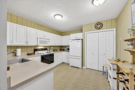 10 Oak Glen Village Yarmouth MA 02675