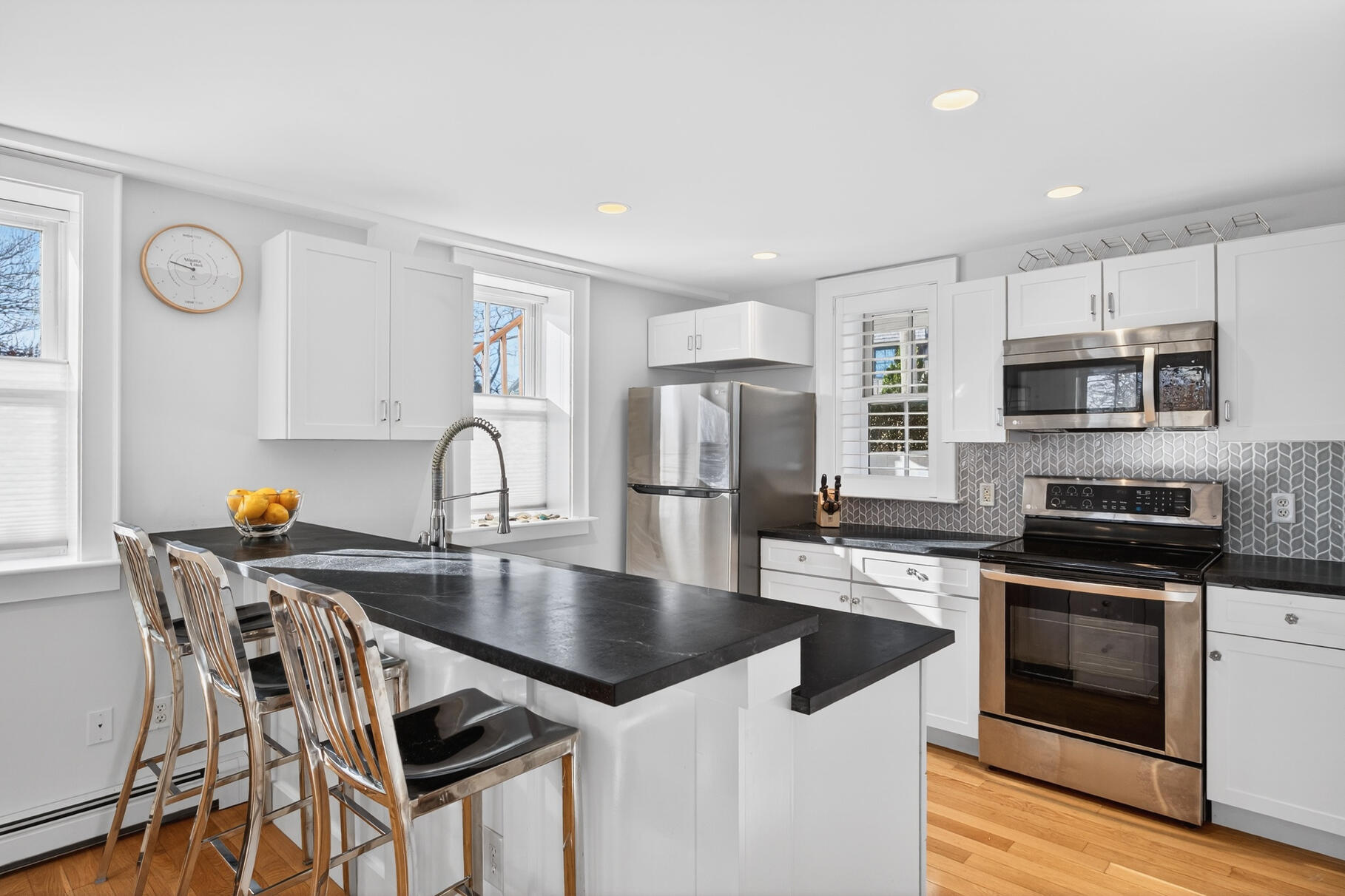 23 Bradford Street Provincetown MA 02657