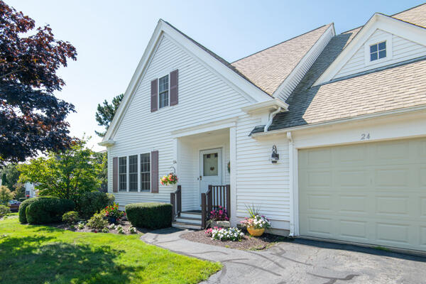 24 Stratford Ridge Mashpee MA 02649