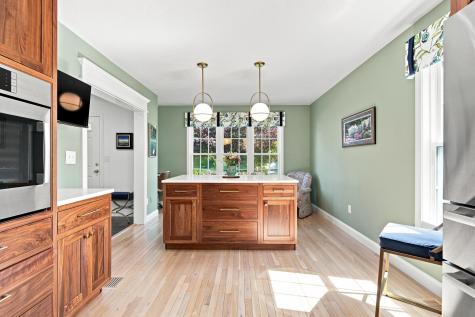 24 Stratford Ridge Mashpee MA 02649
