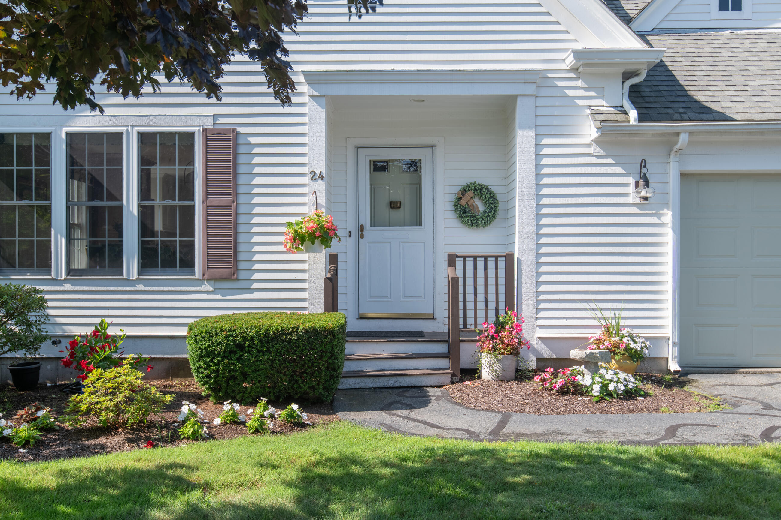 24 Stratford Ridge Mashpee MA 02649