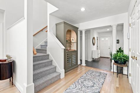 24 Stratford Ridge Mashpee MA 02649