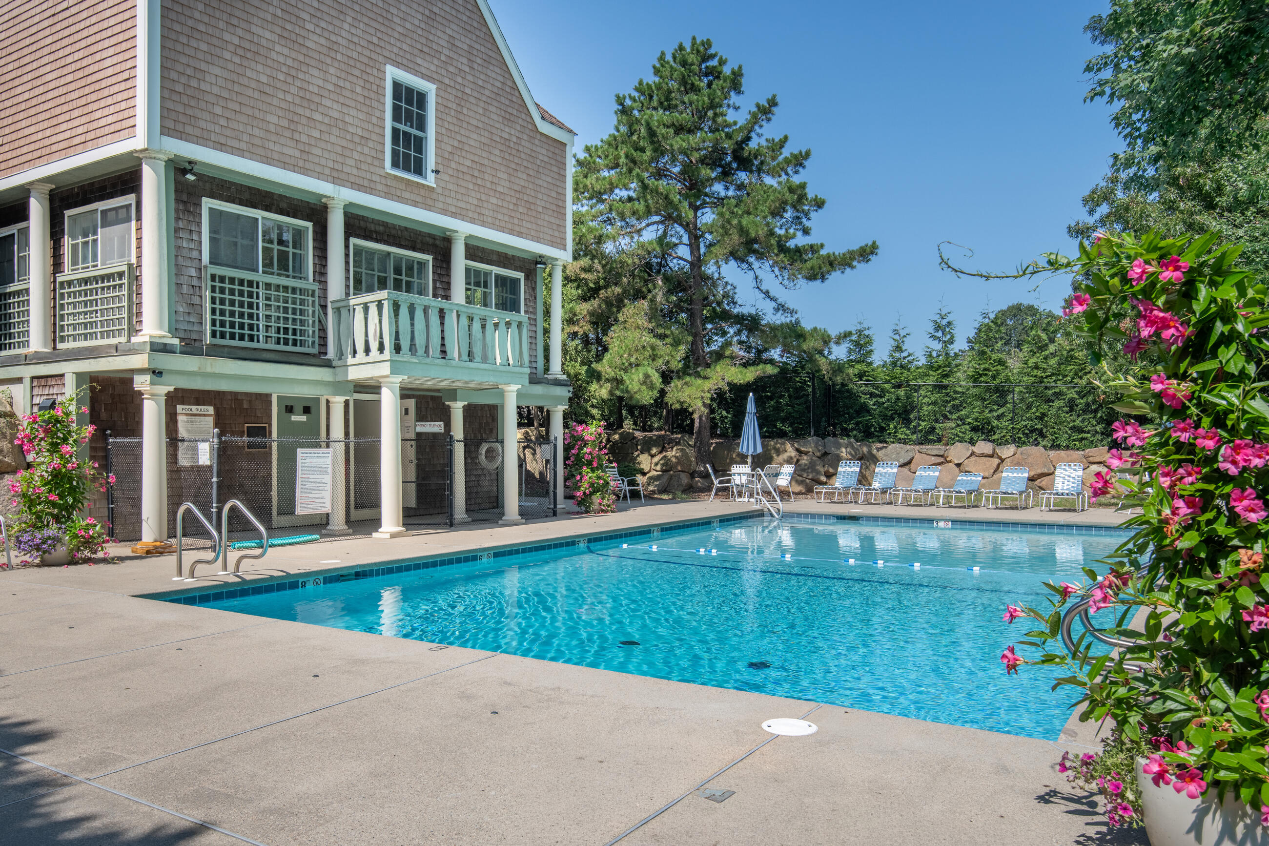 24 Stratford Ridge Mashpee MA 02649