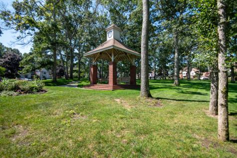 24 Stratford Ridge Mashpee MA 02649