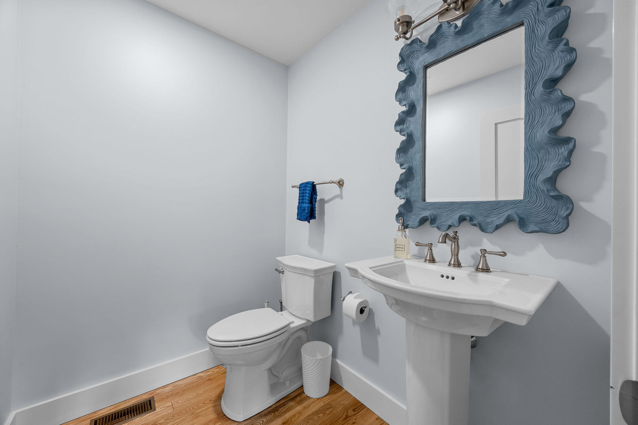 16 Second Avenue Osterville MA 02655