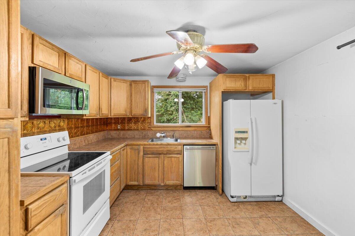 21 Surrey Lane Buzzards Bay MA 02532