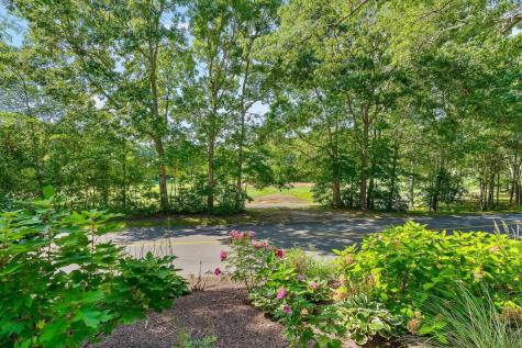 22 Mid Iron Way Mashpee MA 02649