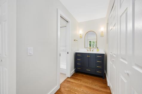 139 Strawberry Falmouth MA 02536