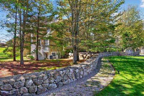 2 Quinns Way Mashpee MA 02649
