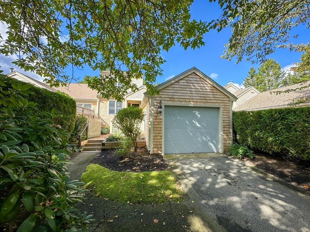 16 Oak Glen Yarmouth MA 02675