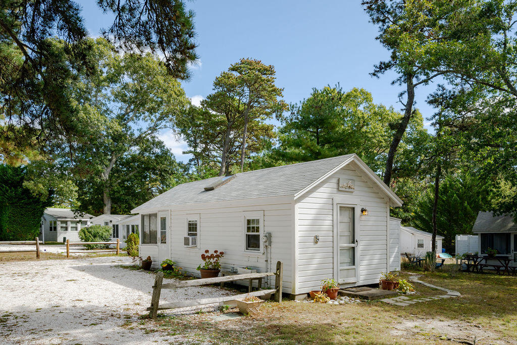 1937 State Highway Route 6, Unit E