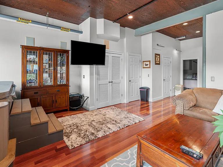 15 Riverview Avenue Mashpee MA 02649