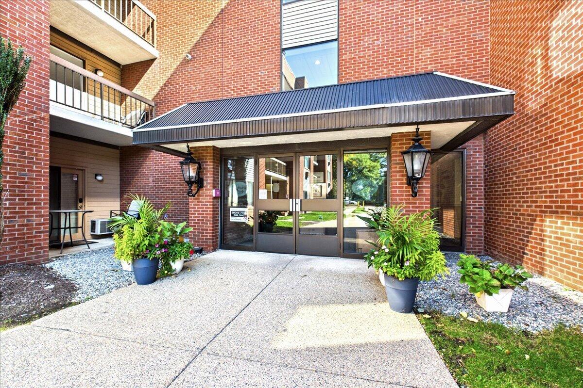 4975 Washington Street West Roxbury MA 02132