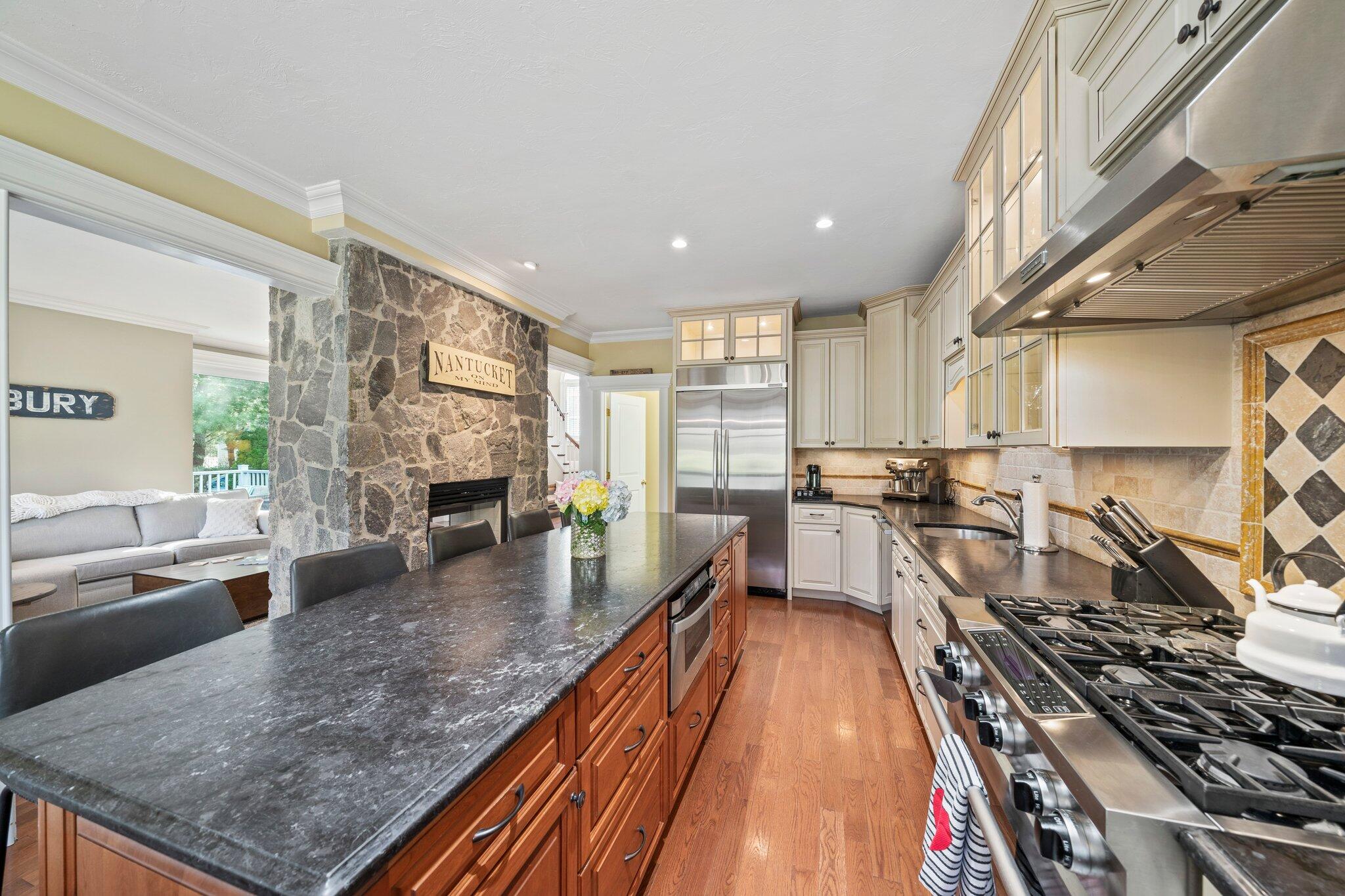 28 Quinns Way Mashpee MA 02649