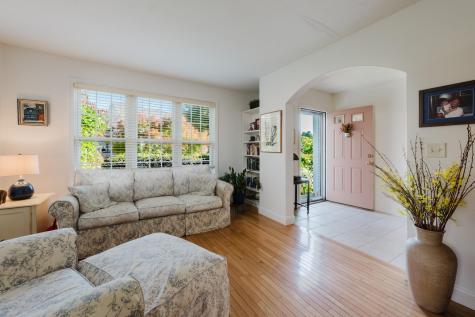 22 Stratford Ridge Mashpee MA 02649