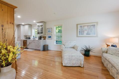 22 Stratford Ridge Mashpee MA 02649