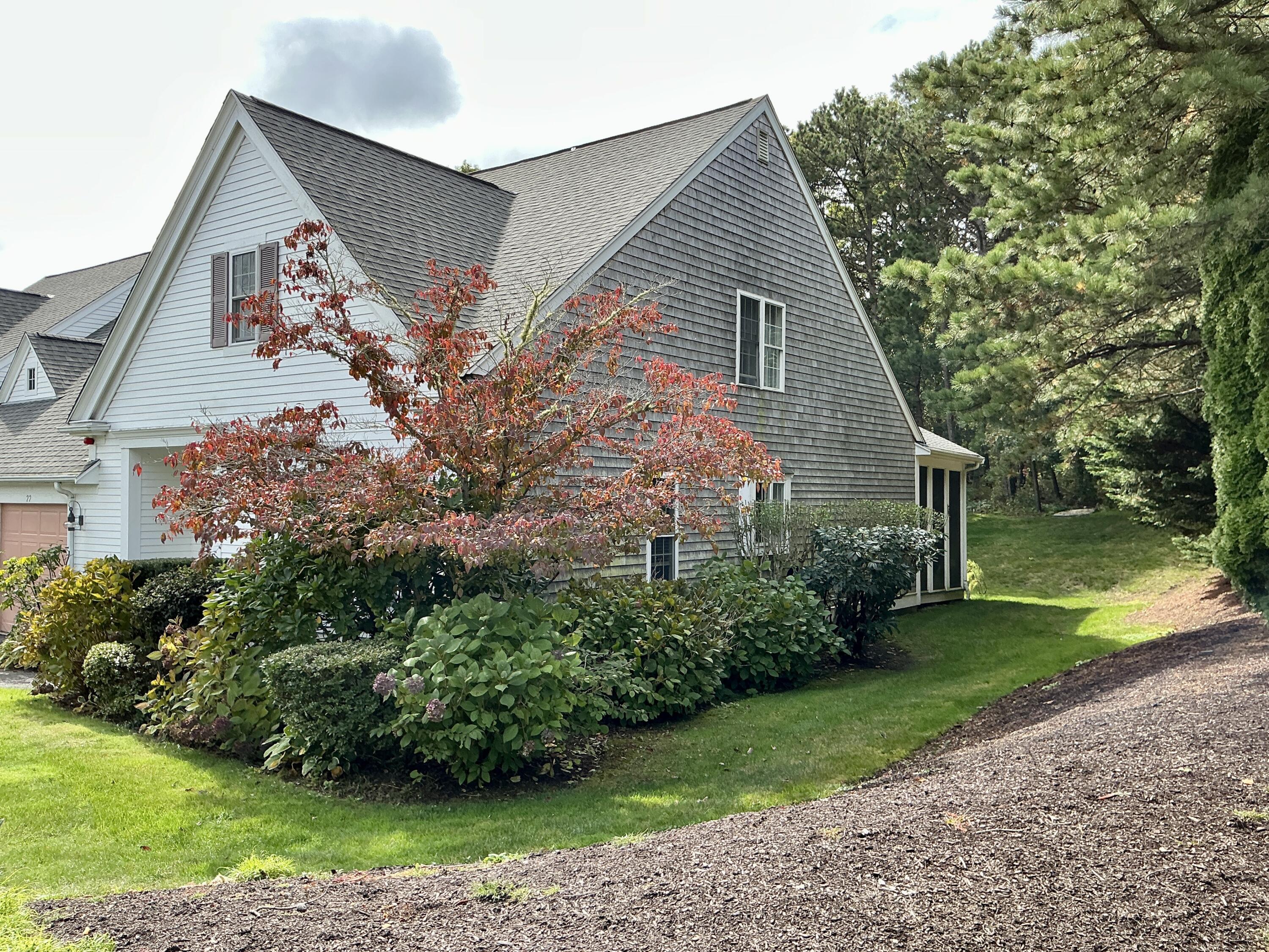 22 Stratford Ridge Mashpee MA 02649