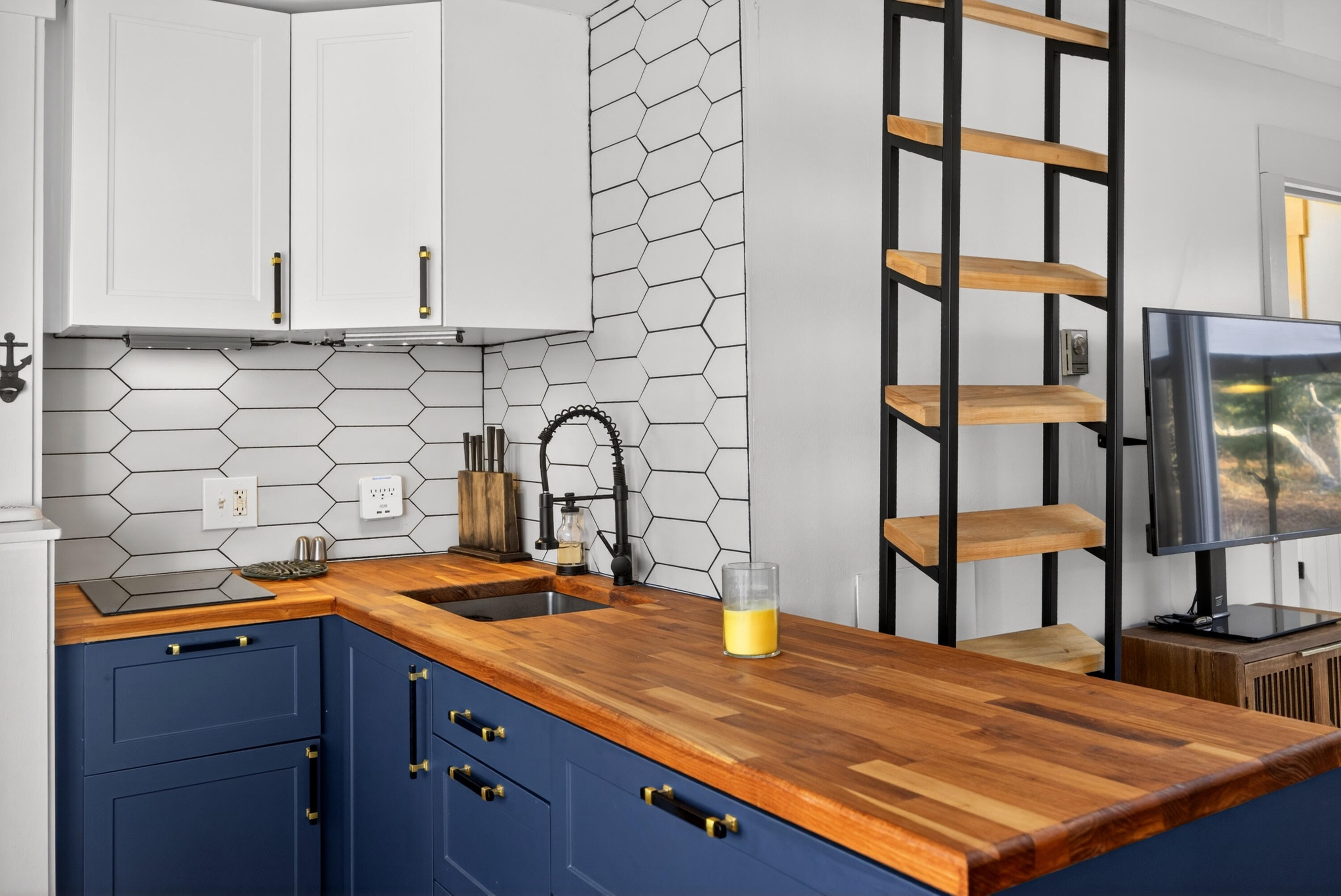 962 Commercial Street Provincetown MA 02657