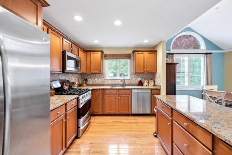 10 Chippers Lane Mashpee MA 02649