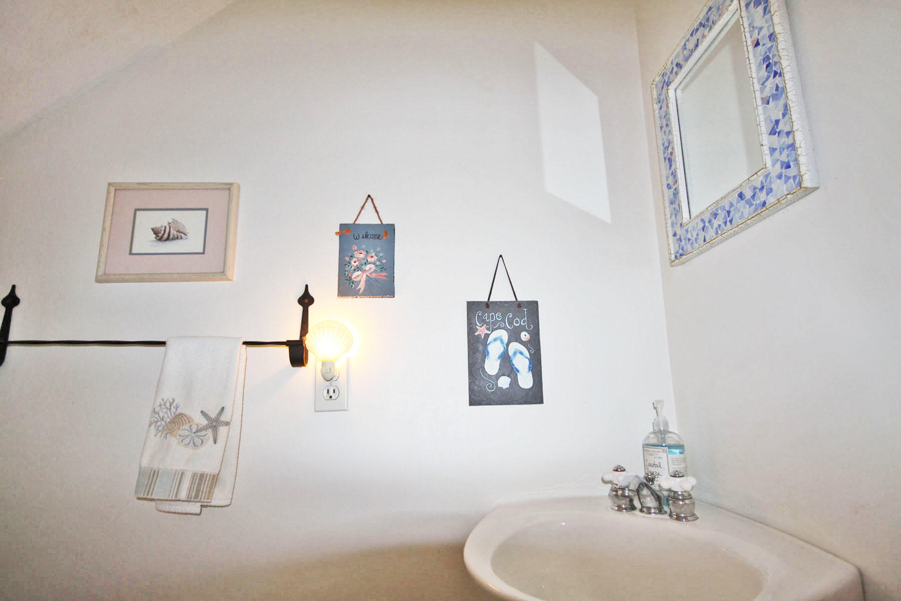 15 Hyannis Point Road Mashpee MA 02649