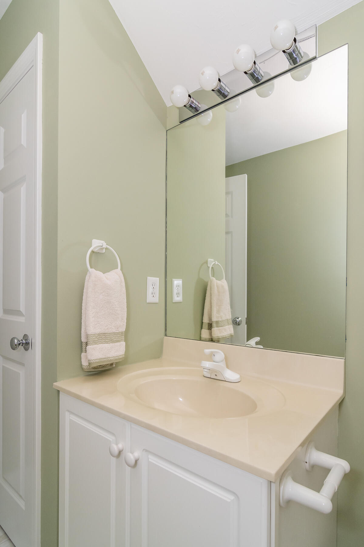 12 Sea Knoll Court Bourne MA 02532