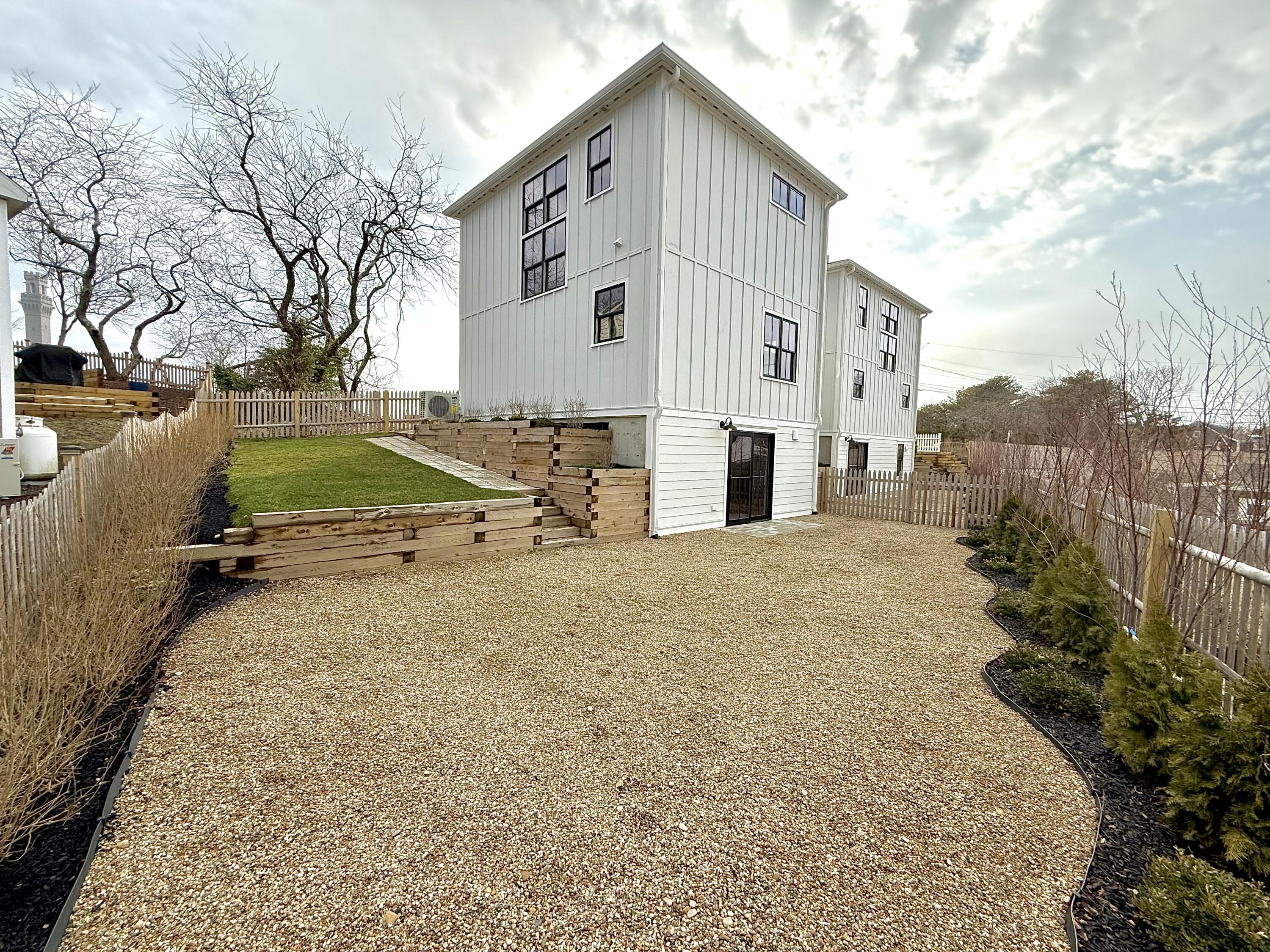 29 Cemetery Road, Unit 2