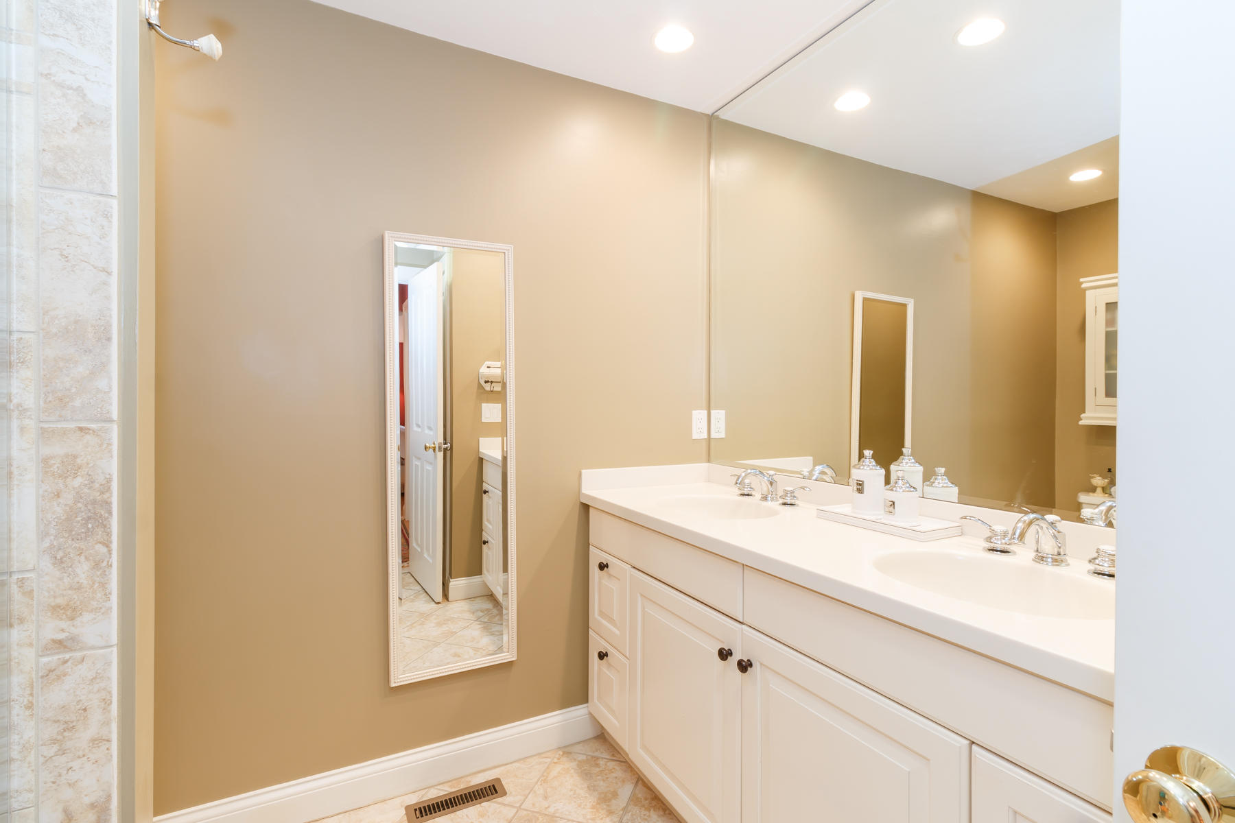 8 Northwest Landing Mashpee MA 02649