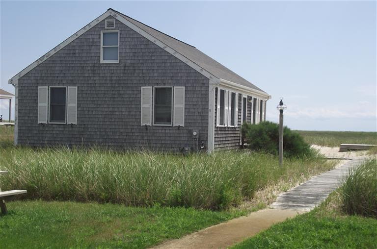 670 Shore Road MA 02652
