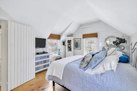 28 Flying Cloud Circle Mashpee MA 02649