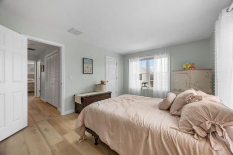 32 Carleton Street Wareham MA 02558