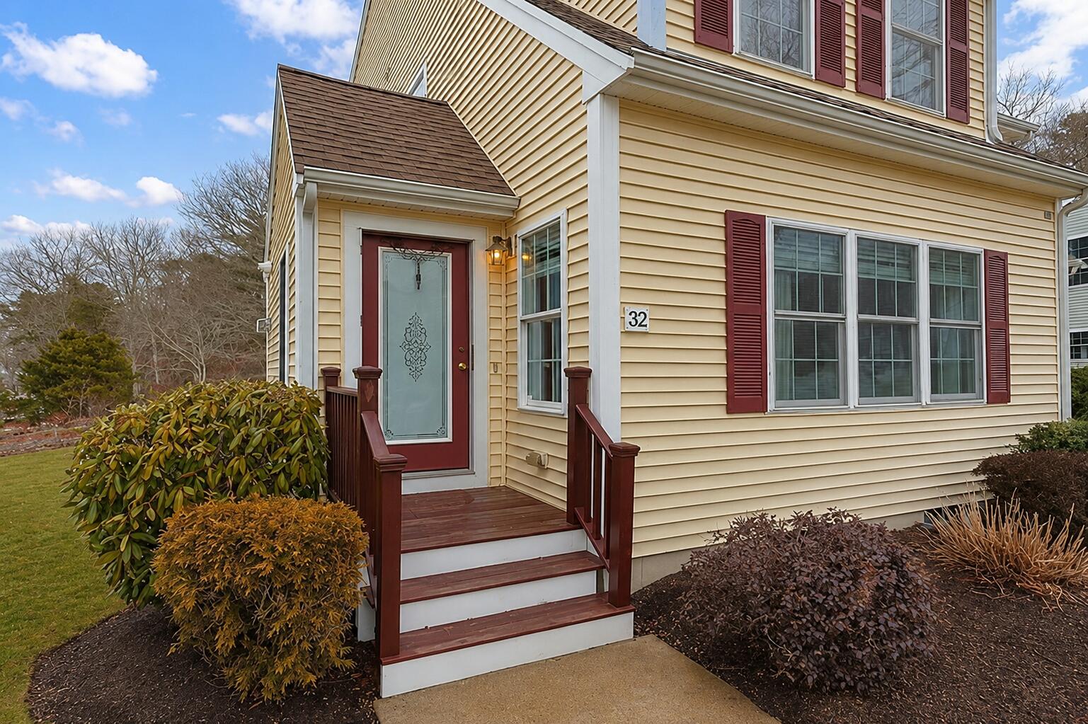 32 Carleton Street Wareham MA 02558