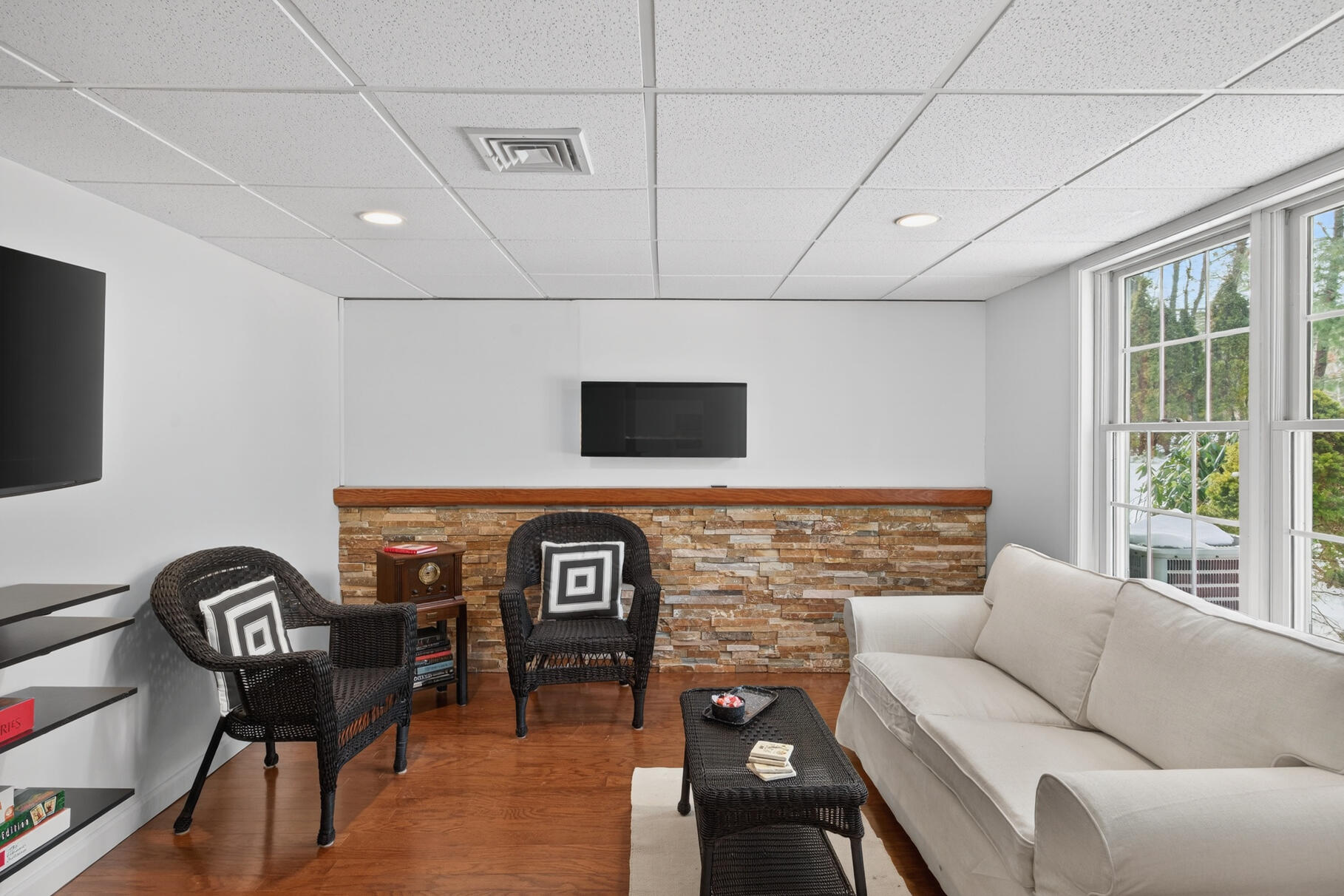 16 Gold Leaf Lane Mashpee MA 02649