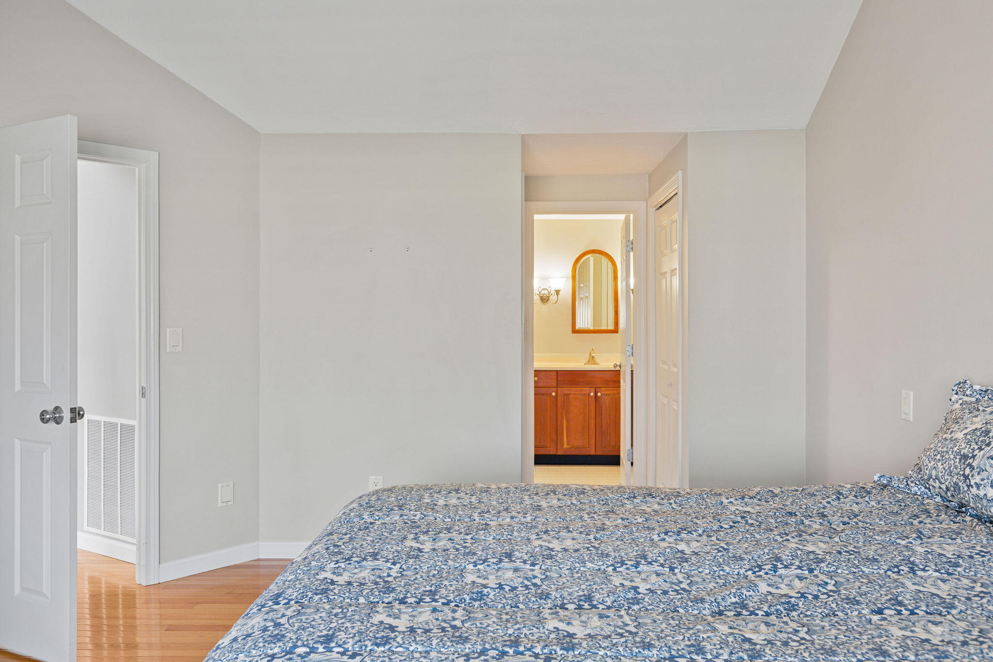 28 Wildflower Lane Yarmouth MA 02675