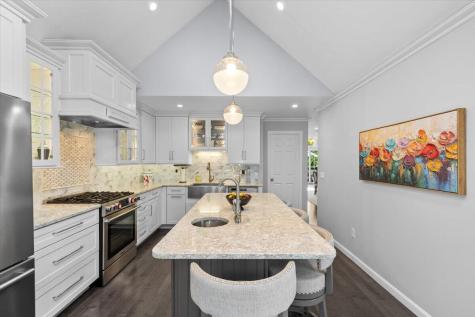 7 Gold Leaf Lane Mashpee MA 02649