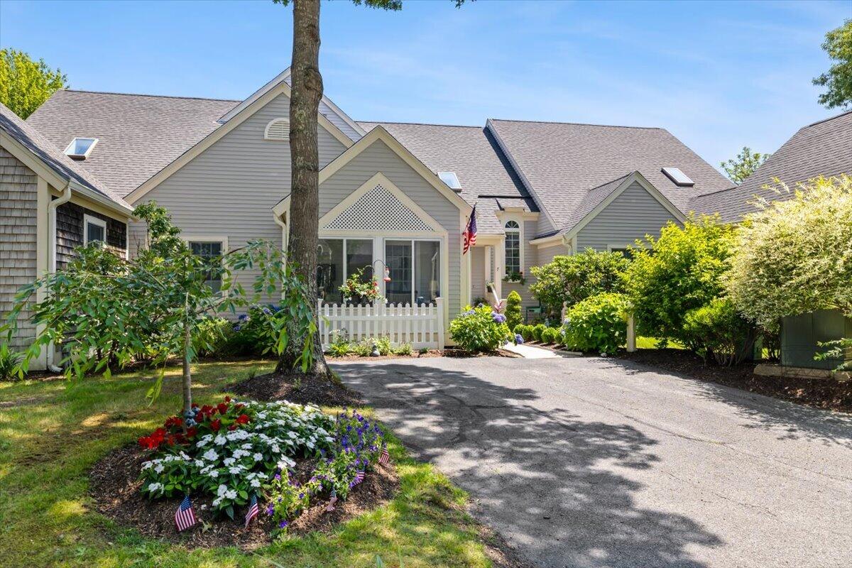 7 Gold Leaf Lane Mashpee MA 02649