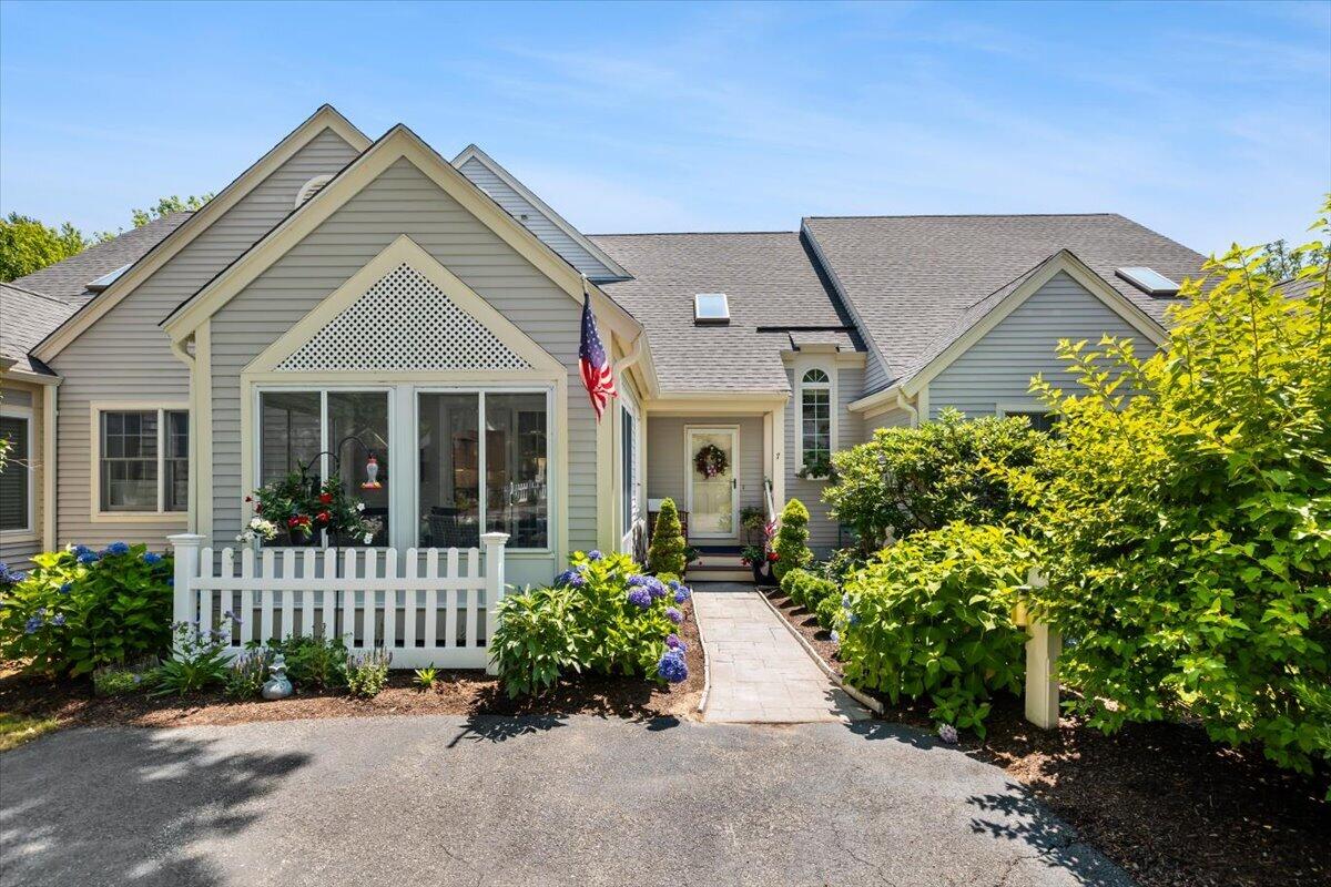 7 Gold Leaf Lane Mashpee MA 02649