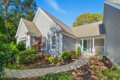 5 Darby Point Mashpee MA 02649
