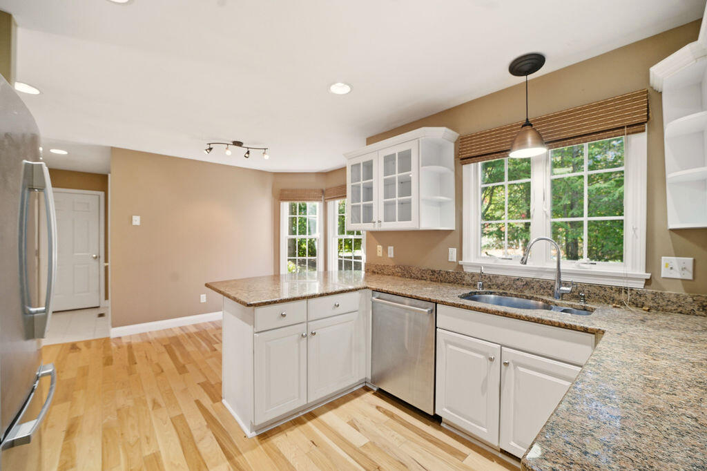 5 Darby Point Mashpee MA 02649